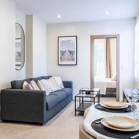 Rare ! Rez-de-jardin 10 Minutes A Pied Du Centre - Rare ! Rez-de-jardin 10 Minutes A Pied Du Centre Mae-2413 Κάννες