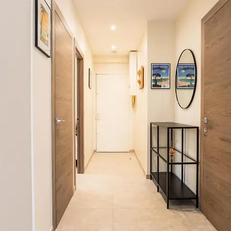 Rare ! Rez-de-jardin 10 Minutes A Pied Du Centre - Rare ! Rez-de-jardin 10 Minutes A Pied Du Centre Mae-2413 * Κάννες