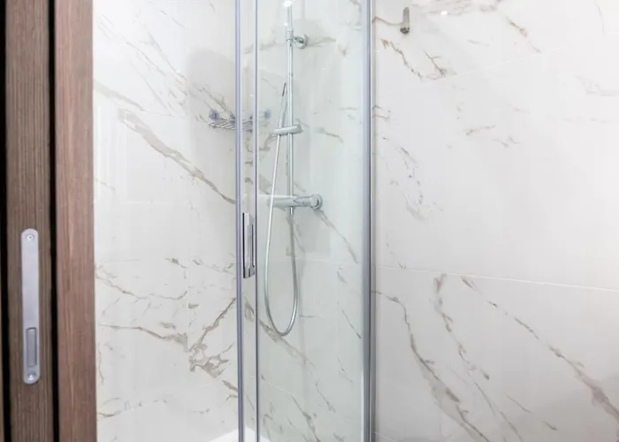 Rare ! Rez-de-jardin 10 Minutes A Pied Du Centre - Rare ! Rez-de-jardin 10 Minutes A Pied Du Centre Mae-2413 *